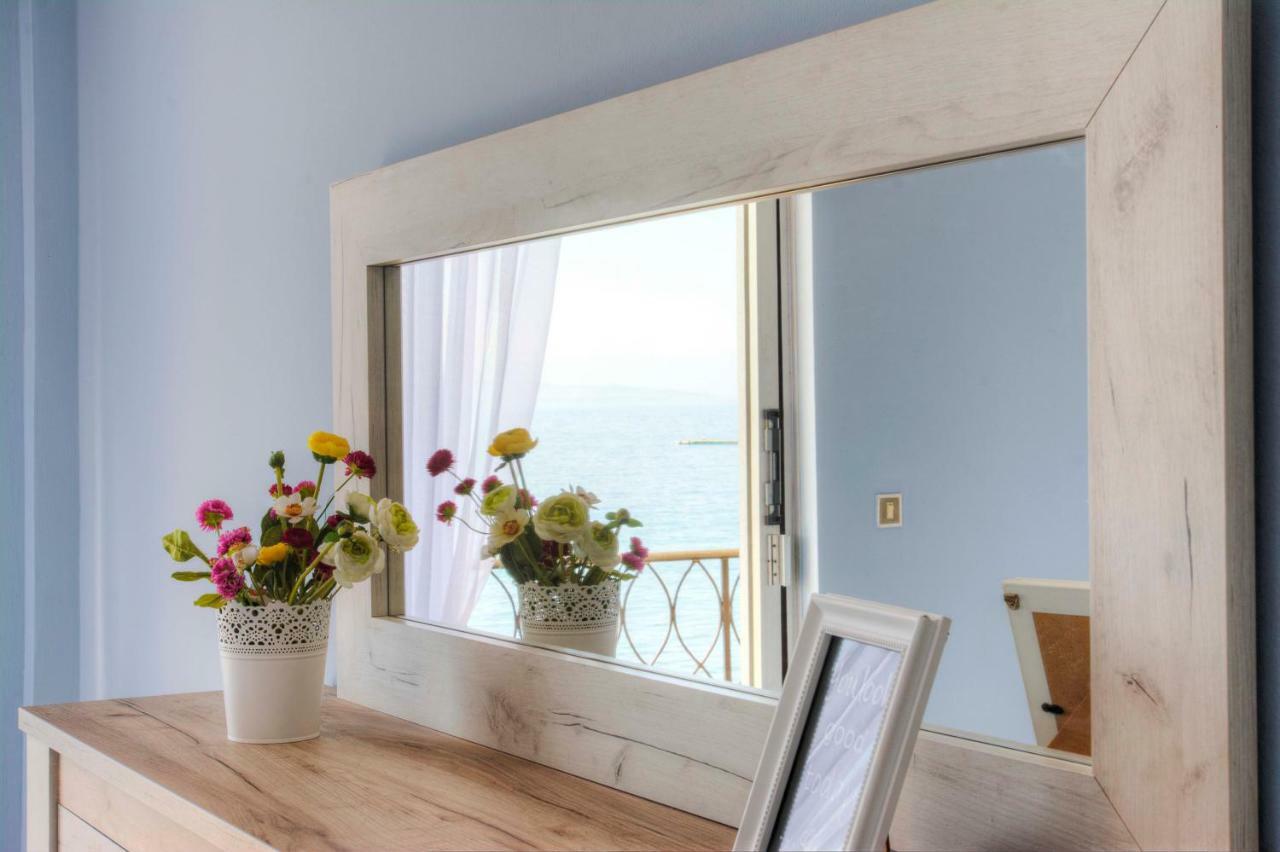 T8 Apartment On The Beach Benitses  Exteriör bild